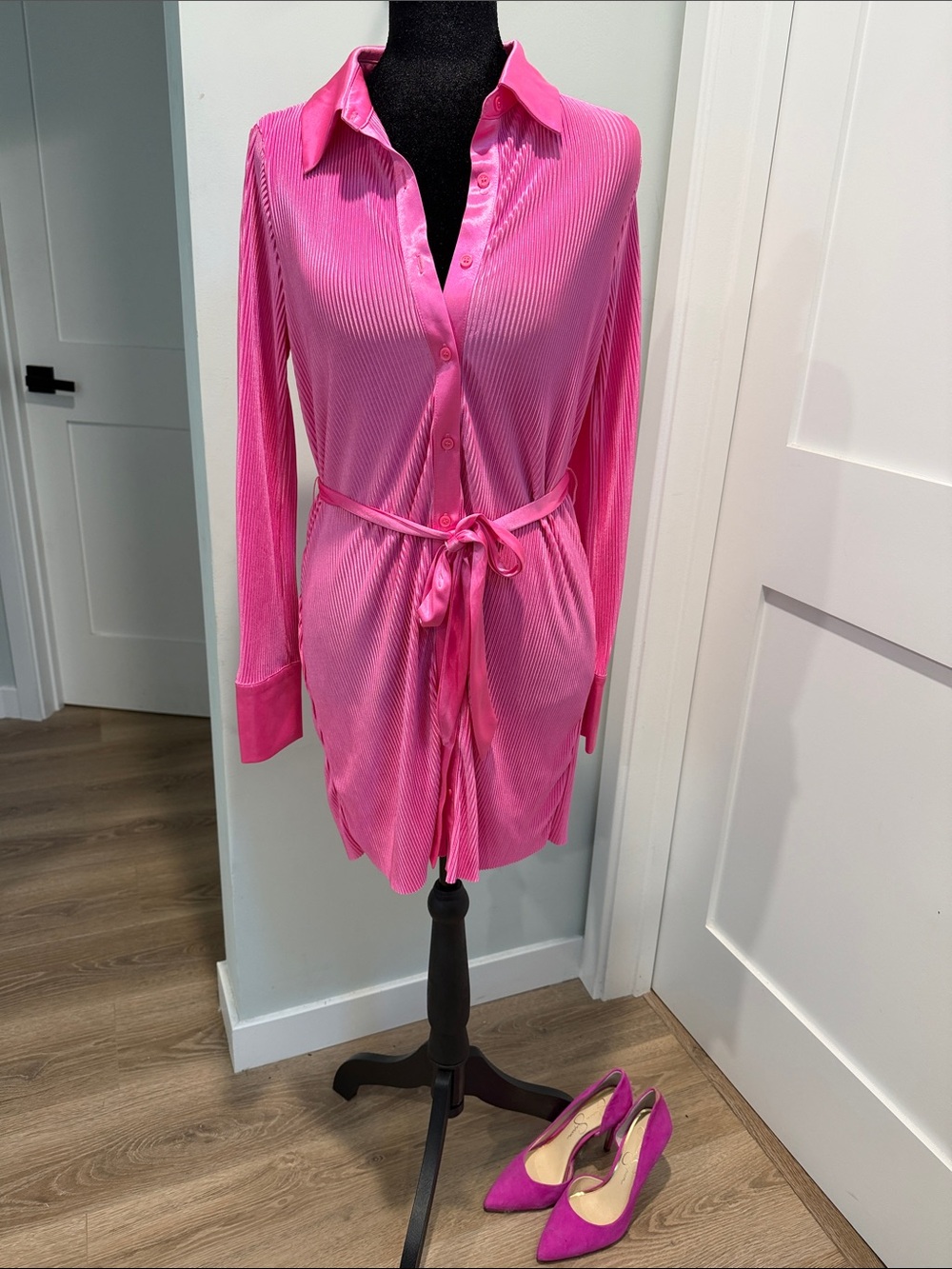 Ro & De Hot Pink Ribbed Button-Front Mini Dress with Tie Belt Small